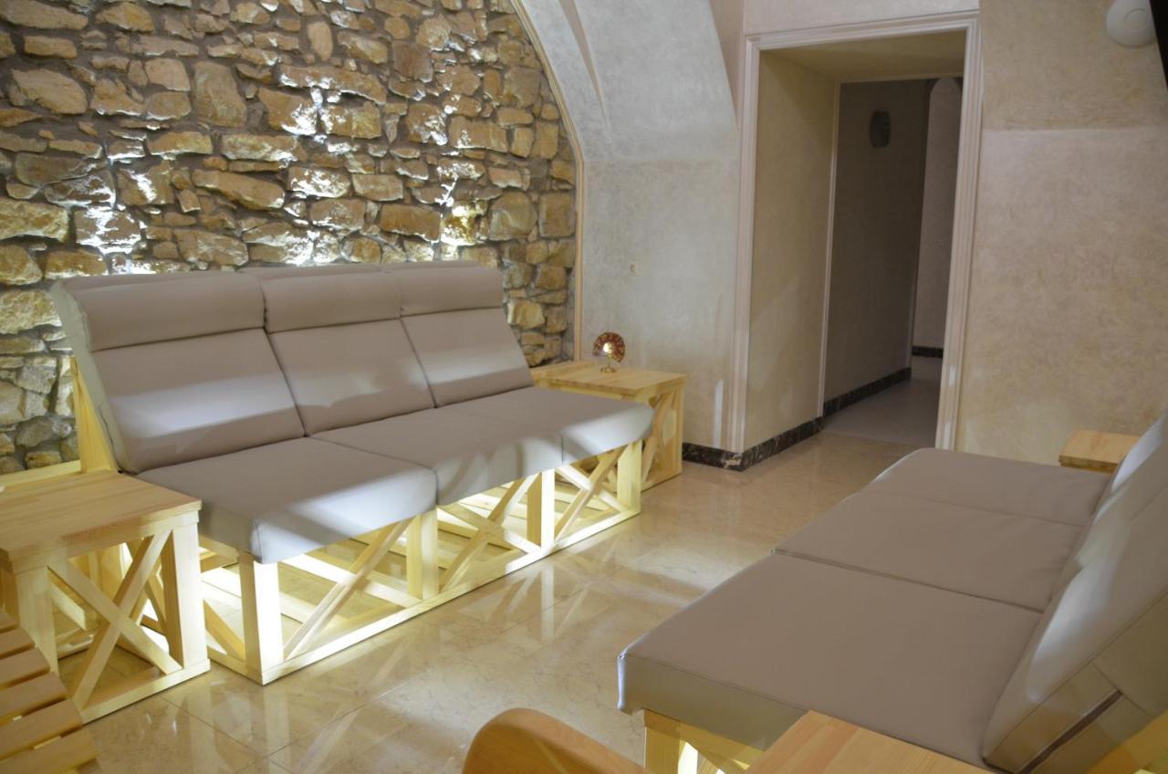 Allureinn Hotel And Spa Chernivtsi Ngoại thất bức ảnh