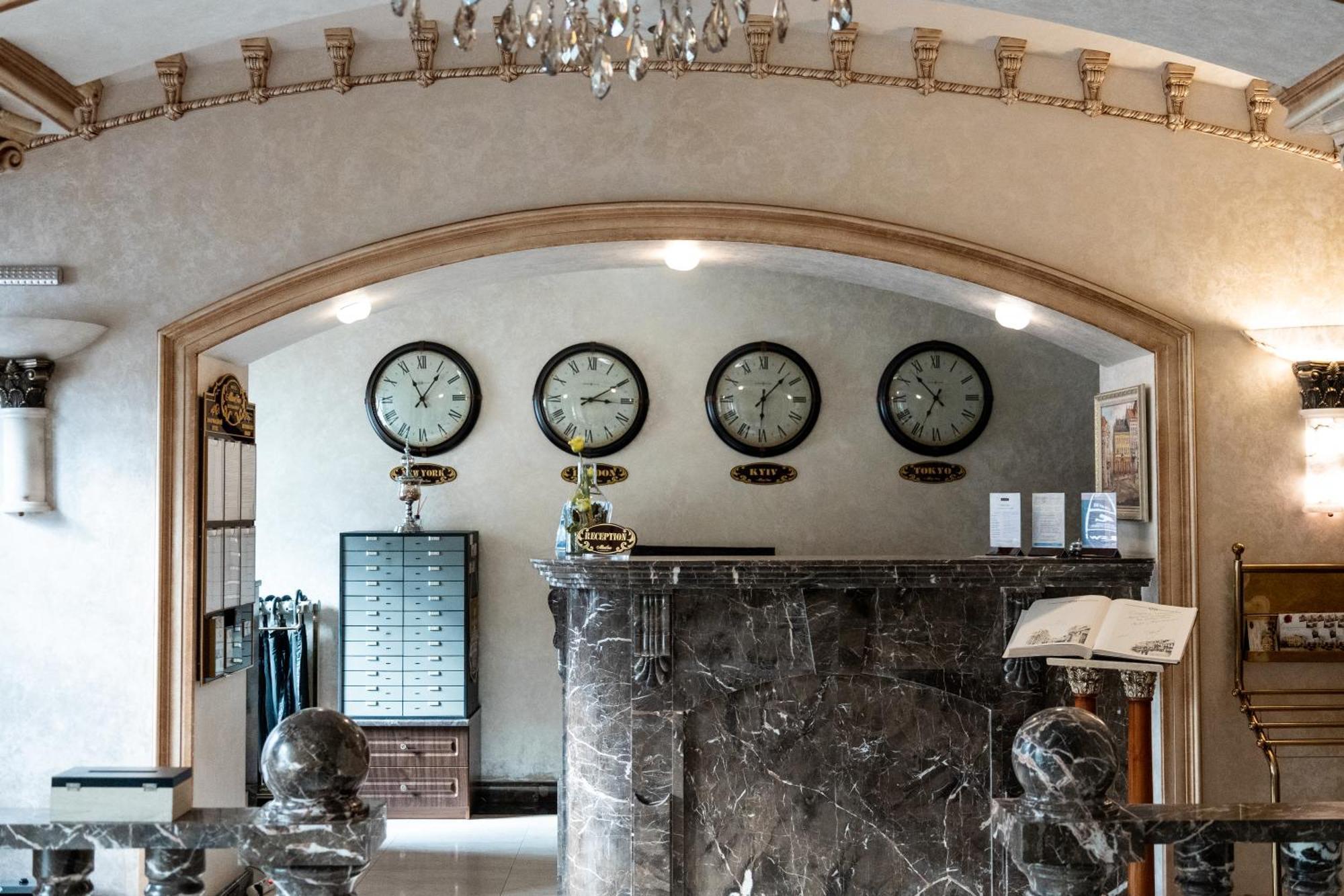 Allureinn Hotel And Spa Chernivtsi Ngoại thất bức ảnh