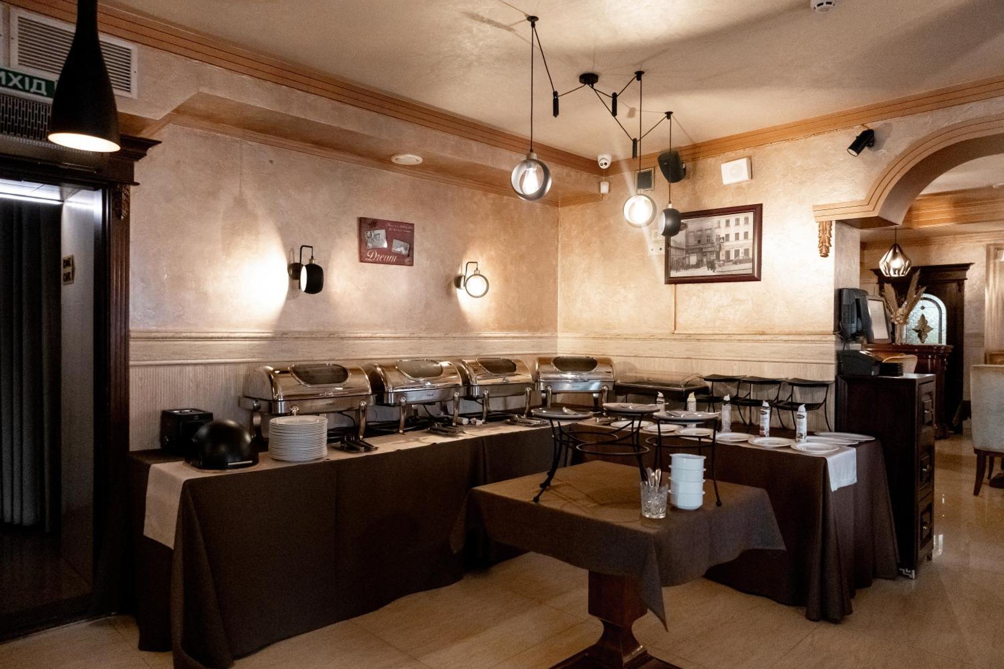 Allureinn Hotel And Spa Chernivtsi Ngoại thất bức ảnh