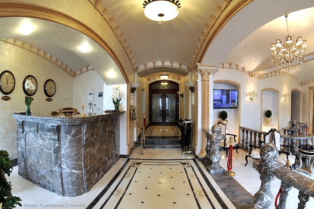 Allureinn Hotel And Spa Chernivtsi Ngoại thất bức ảnh