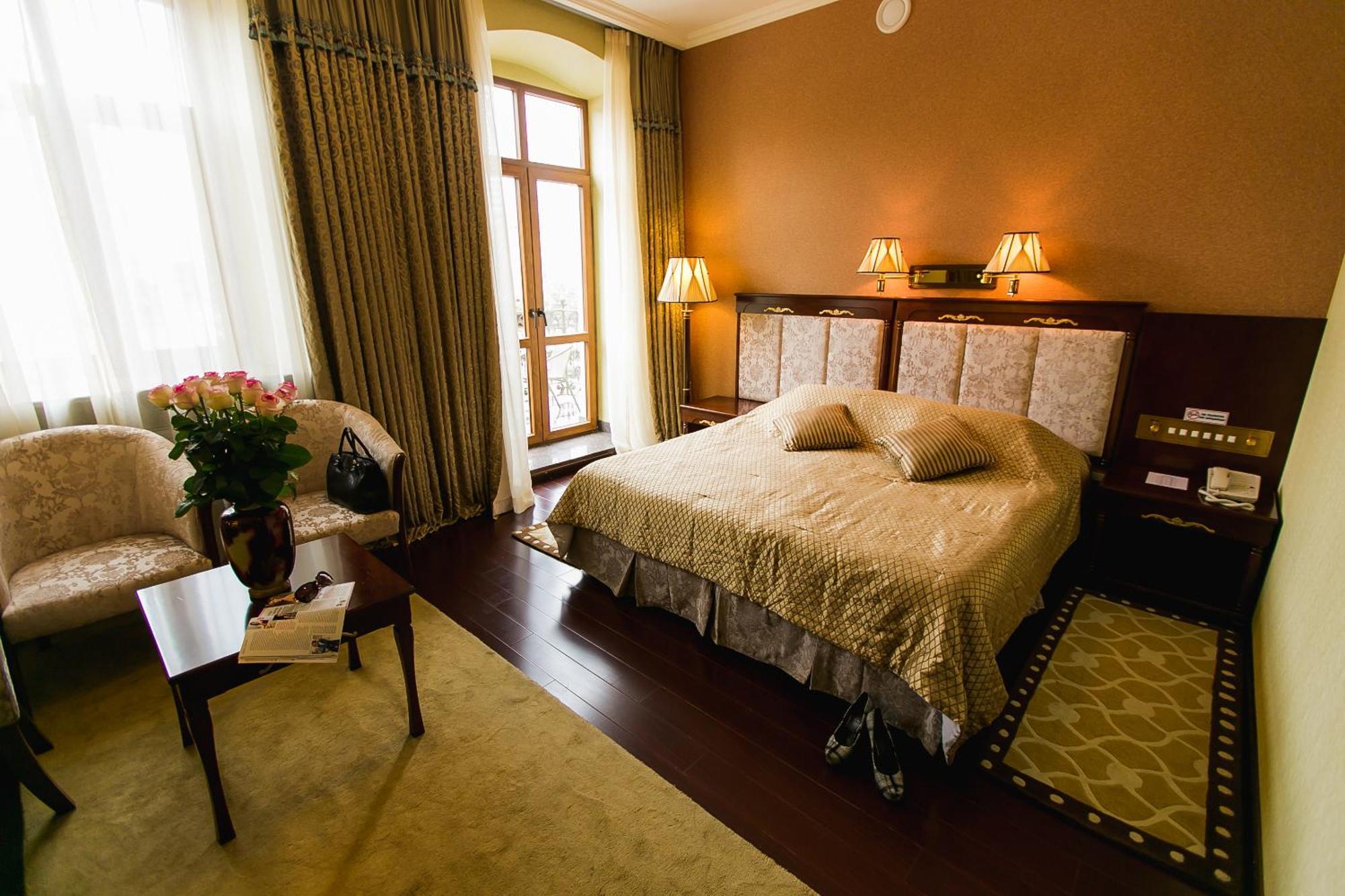 Allureinn Hotel And Spa Chernivtsi Ngoại thất bức ảnh