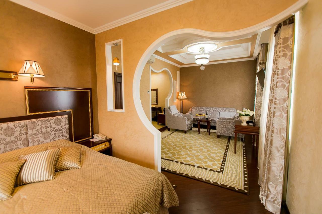 Allureinn Hotel And Spa Chernivtsi Ngoại thất bức ảnh