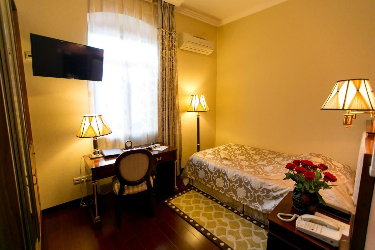 Allureinn Hotel And Spa Chernivtsi Ngoại thất bức ảnh