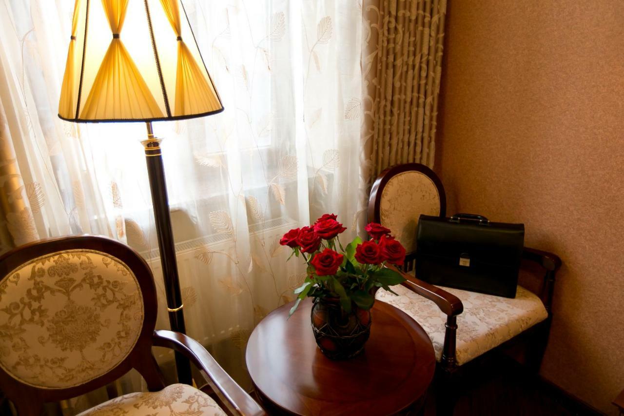 Allureinn Hotel And Spa Chernivtsi Ngoại thất bức ảnh