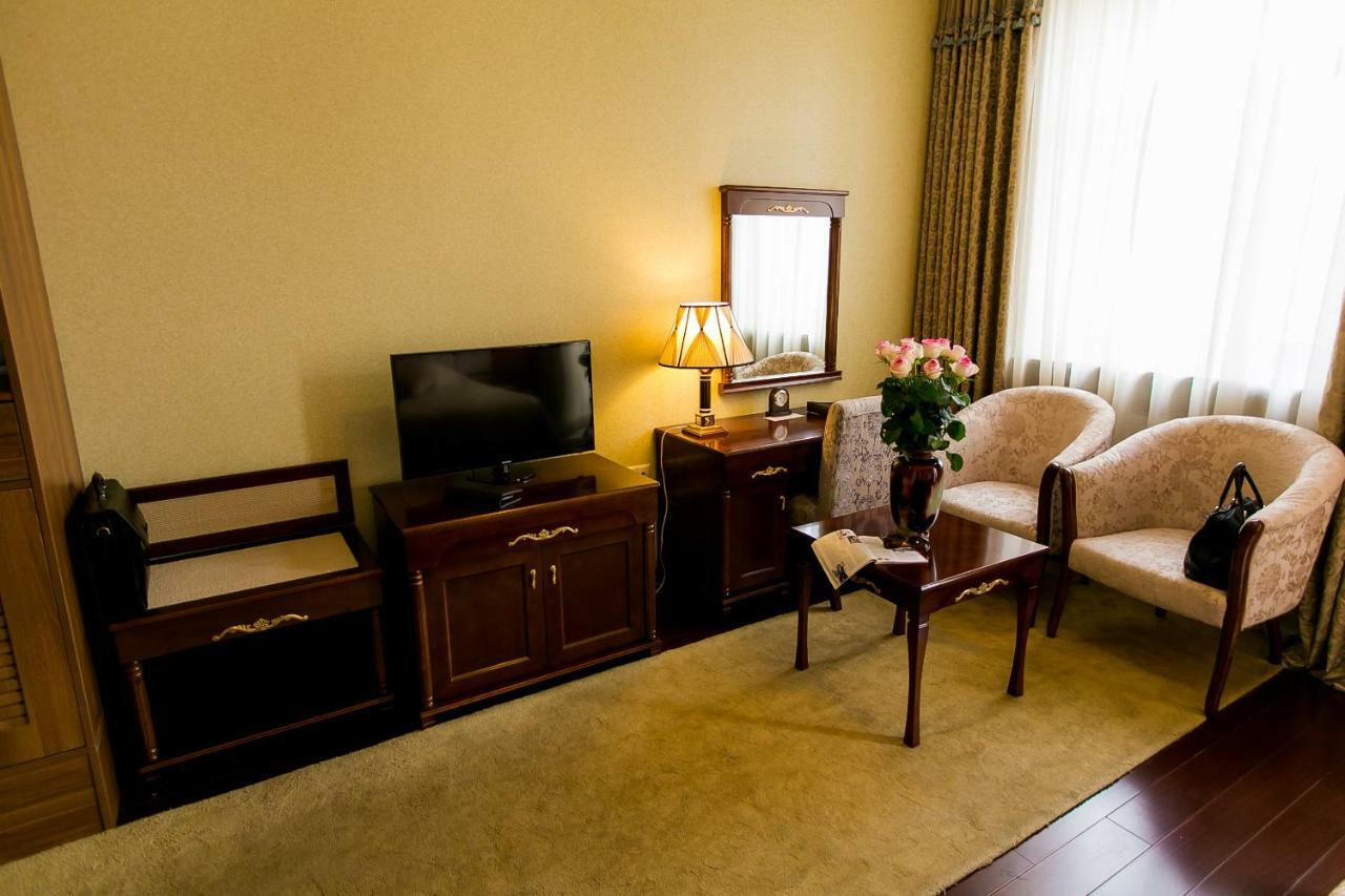 Allureinn Hotel And Spa Chernivtsi Ngoại thất bức ảnh