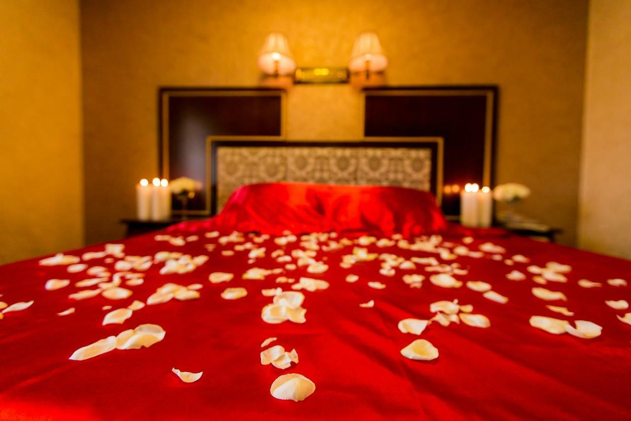 Allureinn Hotel And Spa Chernivtsi Ngoại thất bức ảnh