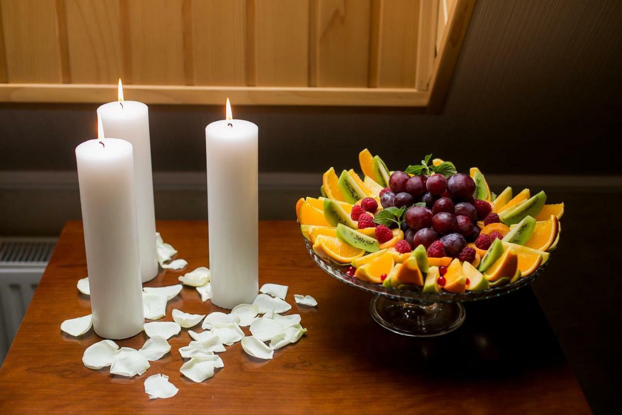 Allureinn Hotel And Spa Chernivtsi Ngoại thất bức ảnh