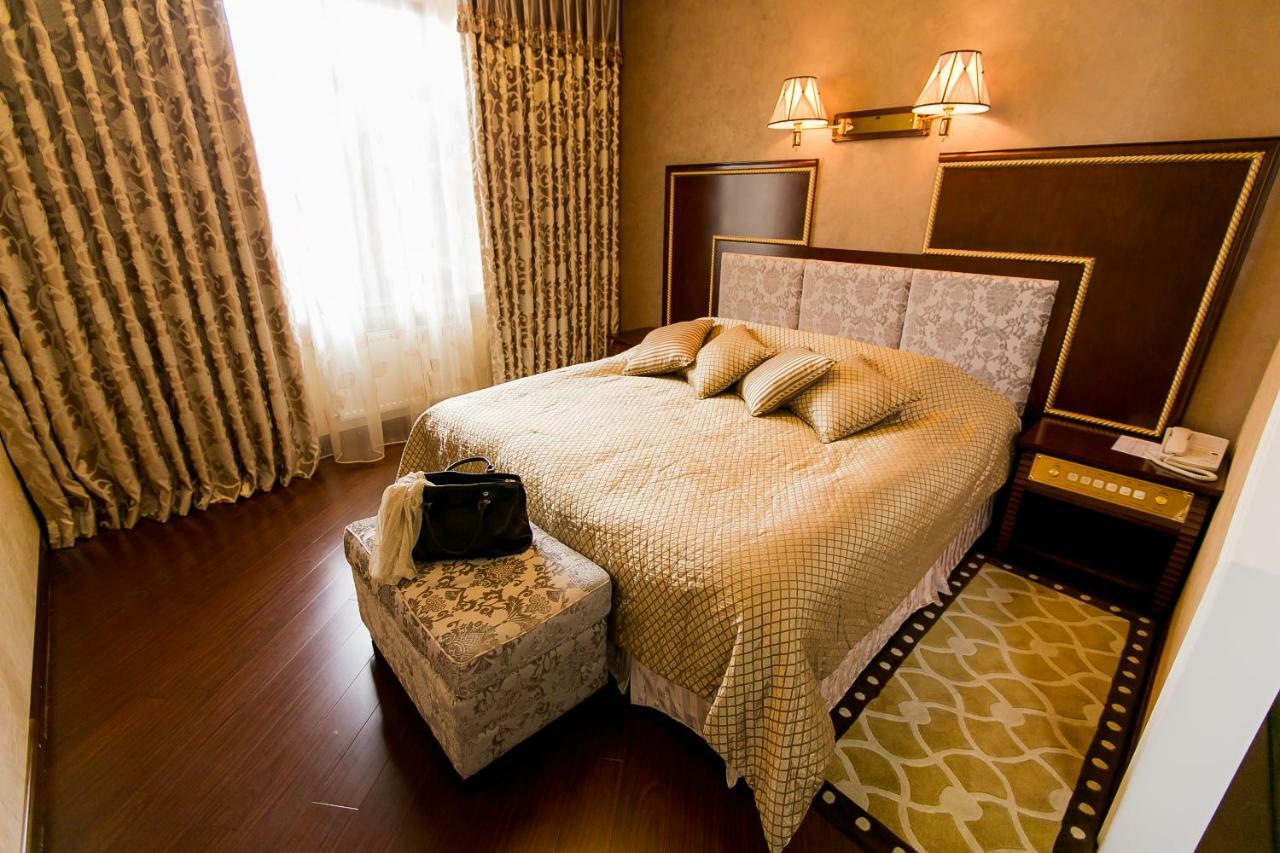 Allureinn Hotel And Spa Chernivtsi Ngoại thất bức ảnh