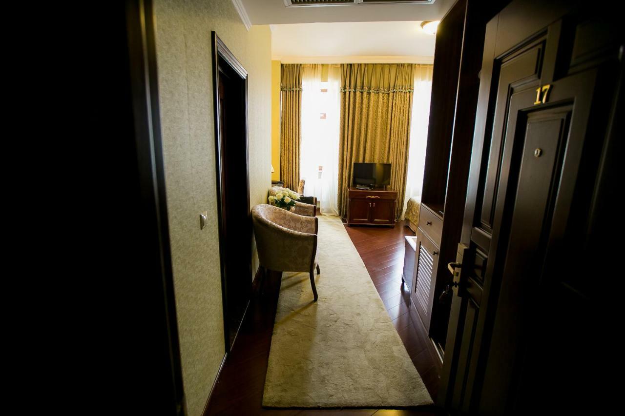 Allureinn Hotel And Spa Chernivtsi Ngoại thất bức ảnh