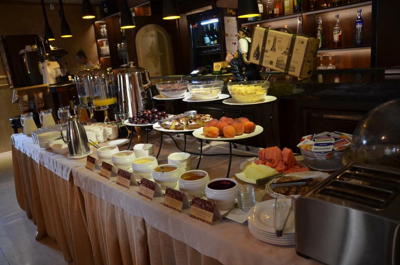 Allureinn Hotel And Spa Chernivtsi Ngoại thất bức ảnh