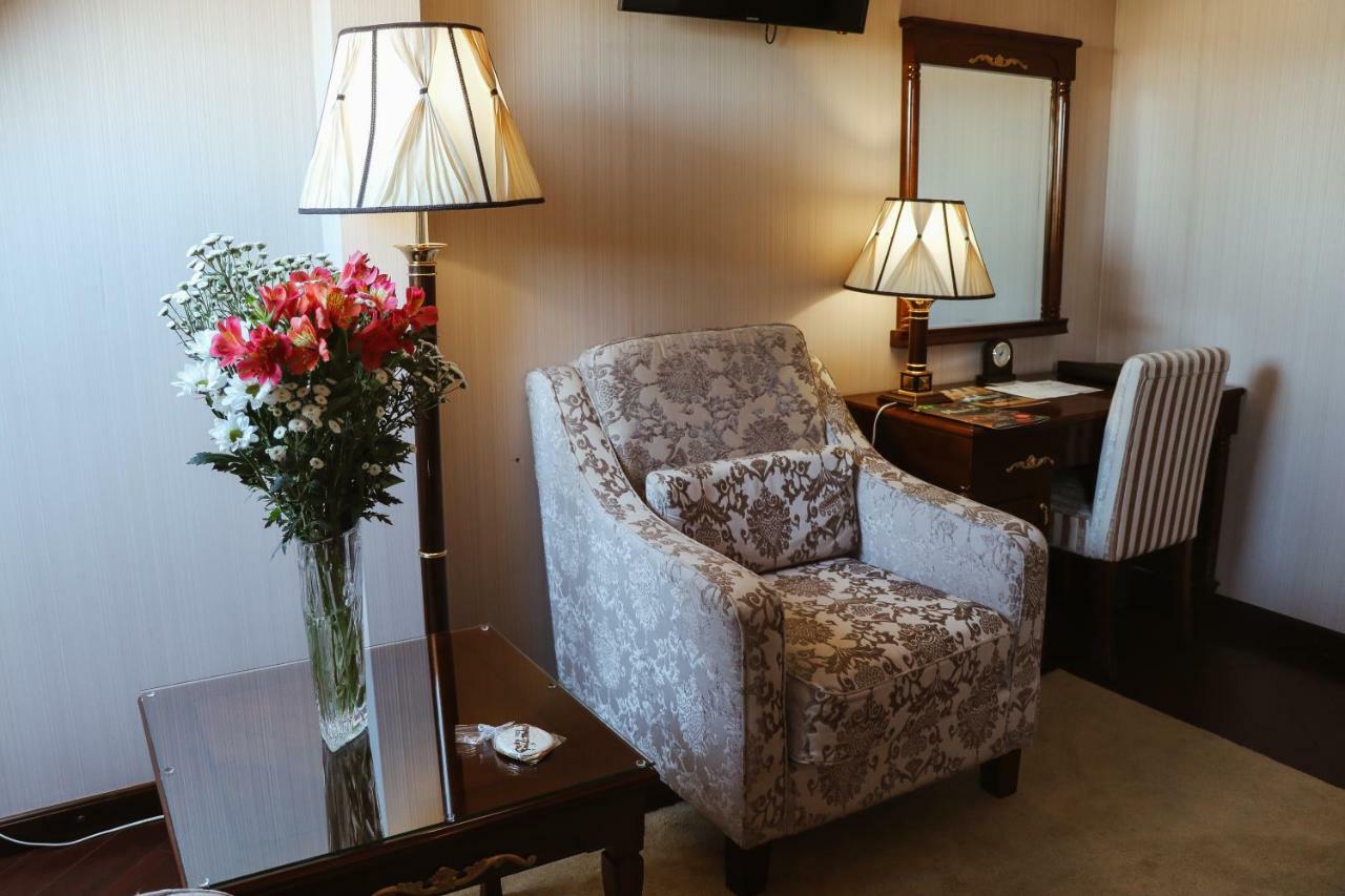 Allureinn Hotel And Spa Chernivtsi Ngoại thất bức ảnh